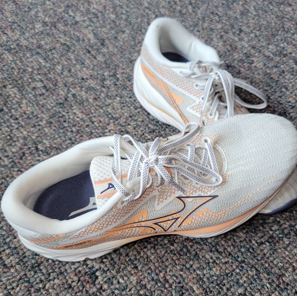 Firm/final! Mizuno White and Orange Running Shoes